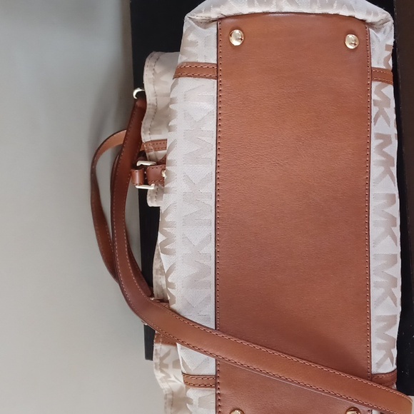 Michael Kors bag - Picture 9 of 14